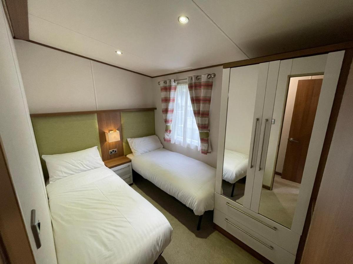 Golden Anchor - The Milano - Coastal Caravan Breaks Chapel Saint Leonards Bagian luar foto