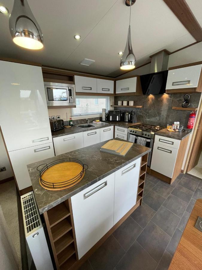 Golden Anchor - The Milano - Coastal Caravan Breaks Chapel Saint Leonards Bagian luar foto