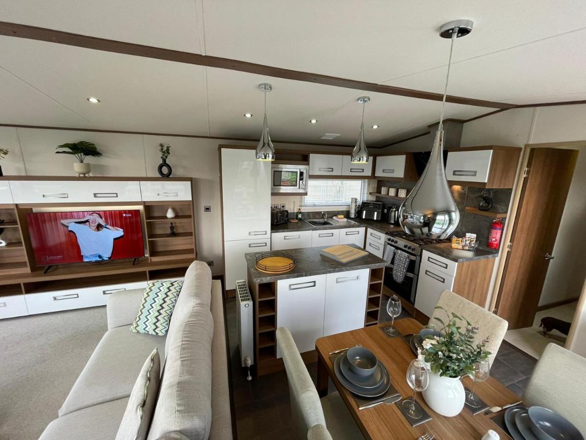 Golden Anchor - The Milano - Coastal Caravan Breaks Chapel Saint Leonards Bagian luar foto